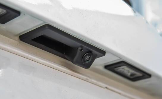 Asystenci bezpieczeństwa w Mercedes V Klasa – jak zwiększają ochronę?