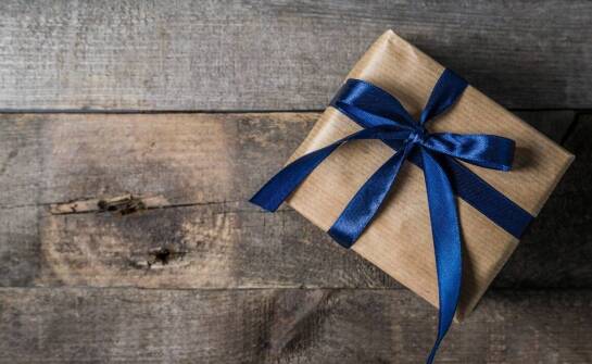 Jakie materiały najlepiej komponują się z pudełkiem okrągłym 40 cm?