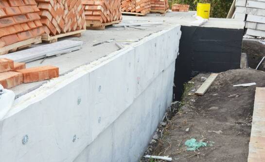 Porównanie różnych systemów hydroizolacji fundamentów od wewnątrz