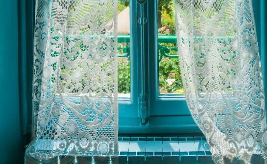 Jakie są zalety użycia kafli na parapet w ekstremalnych warunkach klimatycznych?