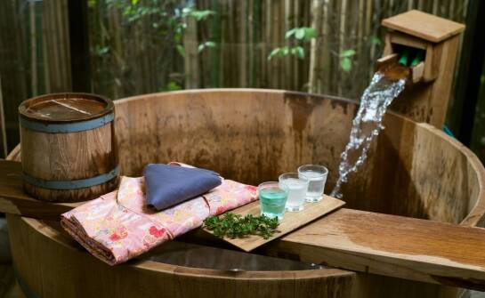 Bania z podgrzewaną wodą – jak dbać o jej trwałość i wygląd?