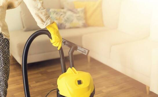 Pranie dywanów wełnianych w biurach – jak wpływa na środowisko pracy?