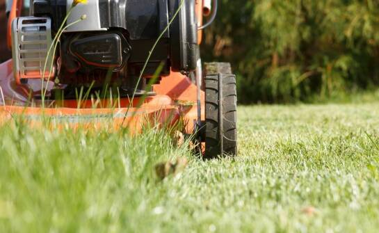 Kosiarka rotacyjna rolnicza – kluczowe cechy techniczne, które warto znać