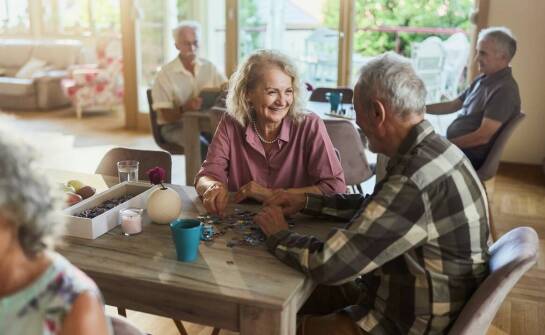 Jak dom dla osób starszych zapewnia atmosferę rodzinną mieszkańcom?