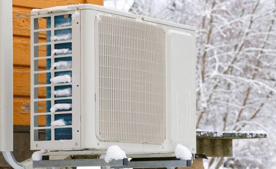 Powietrzne pompy ciepła – jak wpływają na komfort cieplny w okresie zimowym?
