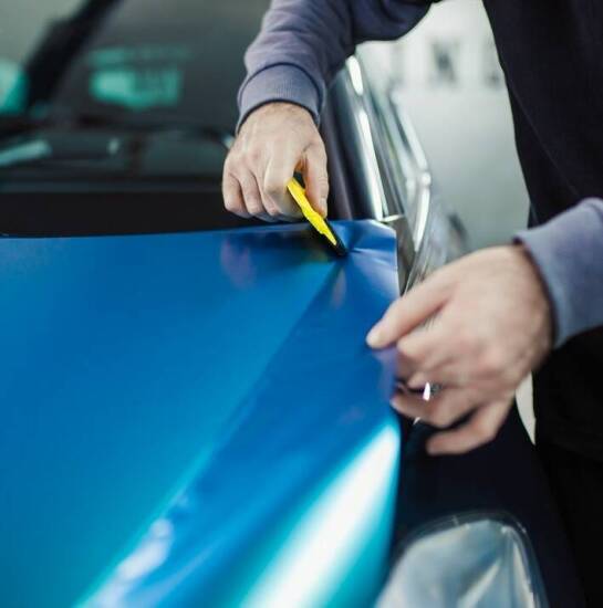 Ile wynosi koszt częściowego oklejenia pojazdu i kiedy się to opłaca?