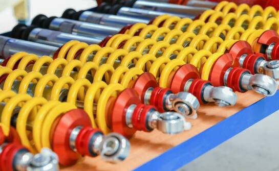 Różne typy przewodów do pompowania kół i ich zastosowania w serwisach samochodowych