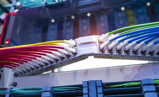 Patchcord płaski – przewodnik po zastosowaniach i możliwościach