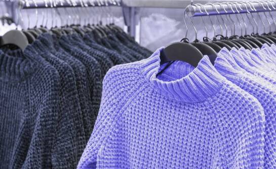 Dresy damskie - najnowsze trendy i ich wpływ na sprzedaż hurtową