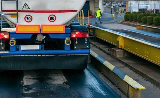 Jakie są wyzwania związane z transportem odpadów niebezpiecznych?