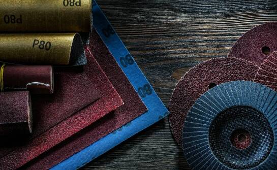 Porównanie różnych typów pap smołowych – co wybrać do swojego projektu?