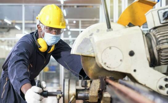 Jakie są kluczowe aspekty serwisowania i konserwacji nowoczesnych gratowarek?