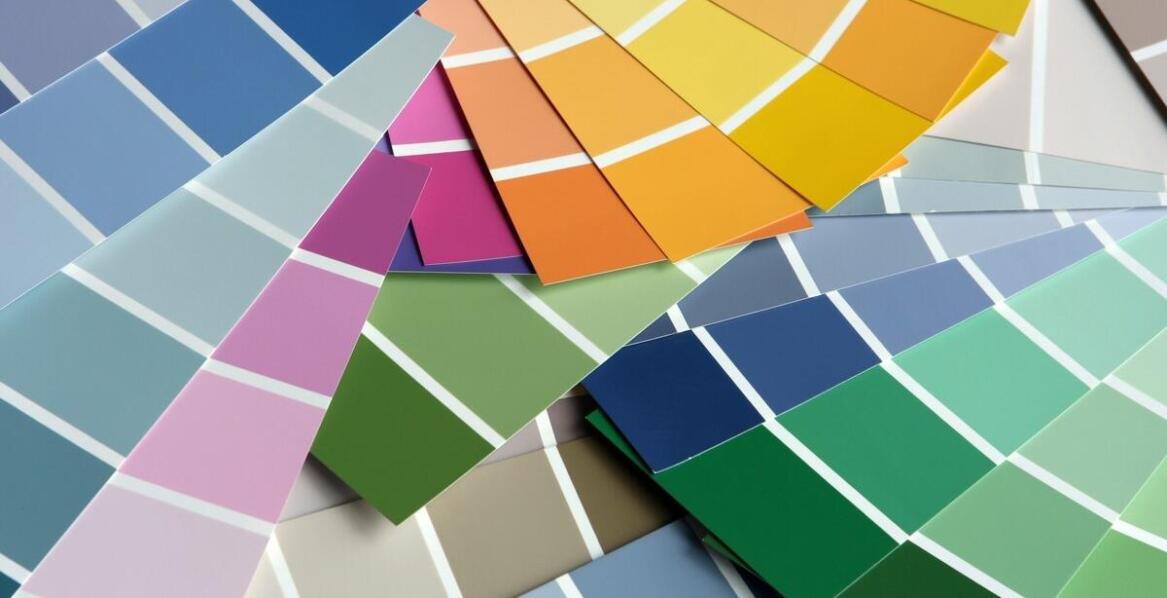 Przegląd najnowszych trendów w farbach dekoracyjnych do wnętrz