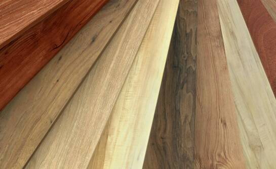 Wybór lakieru do drewna z atestem spożywczym dla domowych kuchni