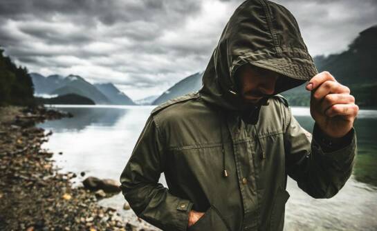 Sztormiak przeciwdeszczowy – jakie cechy decydują o jego trwałości?