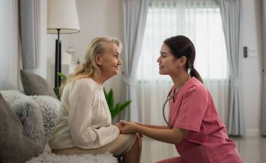 Opieka całodobowa dla seniora: Bezpieczeństwo i wygoda na pierwszym miejscu
