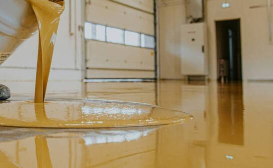 Jak powłoki żywiczne poprawiają funkcjonalność powierzchni magazynowych?