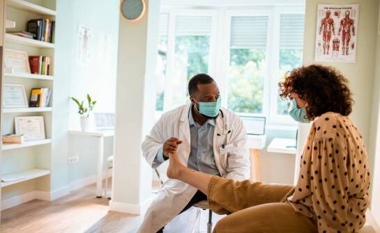 Jakie nowoczesne terapie oferuje ortopeda w leczeniu osteoporozy?