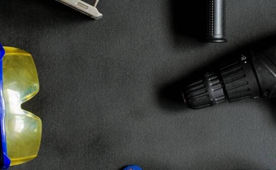 Rola specjalistycznego sprzętu w pracach dekarskich i blacharskich