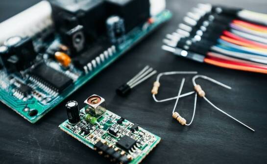 W jaki sposób renomowani producenci wpływają na jakość artykułów elektrycznych?