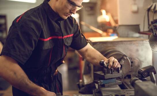 Kluczowe aspekty konserwacji i serwisowania frezarek 5-osiowych