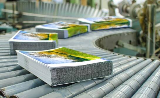 Drukowanie książek w małych nakładach: jak oszczędzać na kosztach?