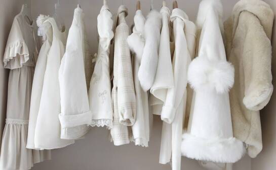 Moda płaszcze" – jak wybrać idealny fason na każdą porę roku?