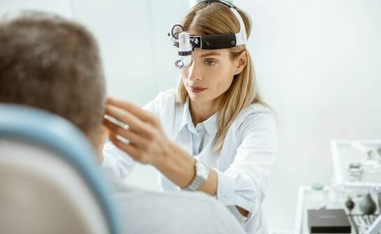 Otoneurologia a problemy ze słuchem: kiedy zgłosić się do specjalisty?