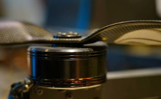 Jak gumowe elementy w złączach obrotowych 1 cal wpływają na ich elastyczność?