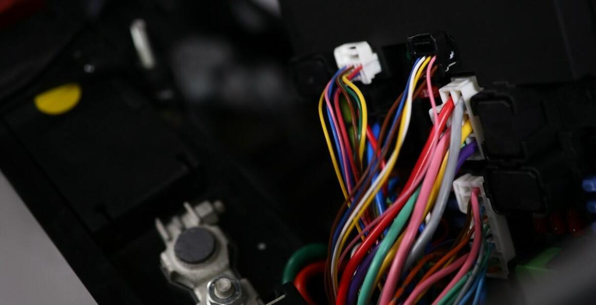 Jakie są najważniejsze aspekty techniczne przy wyborze kabli do ładowania akumulatora?