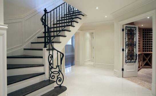 Bezpieczeństwo dzieci a montaż balustrad samonośnych w domu