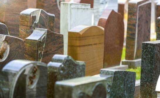 Różnorodność kształtów i rozmiarów w zdjęciach nagrobkowych – co oferujemy?