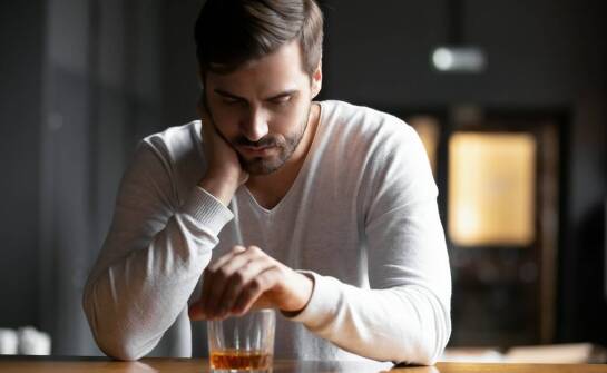 Jakie znaczenie ma terapia indywidualna podczas procesu odtrucia narkotykowego?