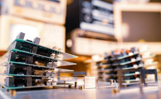 Gdzie najlepiej stosować podkładki kupalowe w projektach elektrycznych?