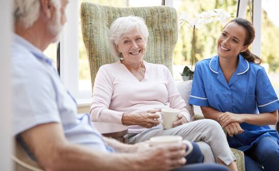 Rola opieki dziennej w życiu seniorów: jak wpływa na ich zdrowie psychiczne?