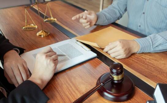 Jakie są etapy przygotowania do postępowania karnego przy wsparciu kancelarii?