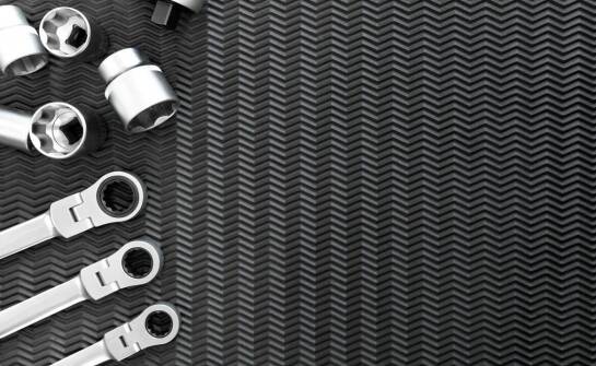 Jakie są wyzwania związane z użytkowaniem klucza dynamometrycznego elektrycznego?