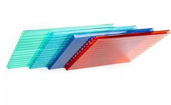 Innowacyjne podejście do projektowania wnętrz dzięki poliwęglanowi komorowemu na wymiar