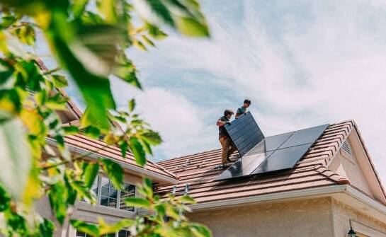 W jaki sposób darmowe konsultacje z ekipą montażową mogą wpłynąć na decyzję o inwestycji w fotowoltaikę?