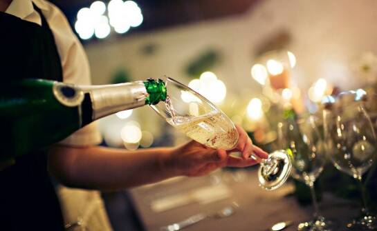 Jak dopasować piano bar menu do okolicznościowego przyjęcia?