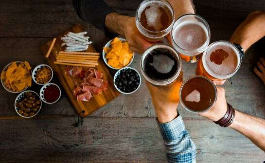 Jak humor i konkursy wpływają na atmosferę karczmy piwnej?