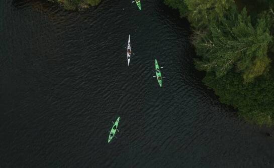 Jak spływy kajakowe pomagają w redukcji stresu i poprawie samopoczucia?
