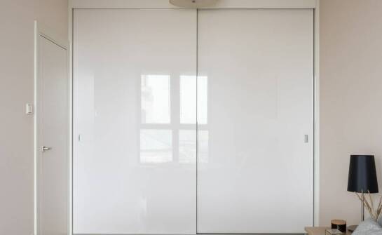 Drzwi wahadłowe z tworzywa sztucznego jako element nowoczesnego designu wnętrz