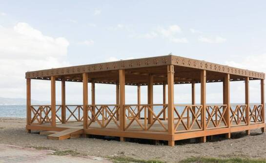 Wiaty drewniane ogrodowe: praktyczne zastosowania i korzyści