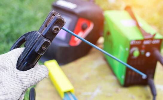 Przewodnik po montażu puszek elektrycznych 80 w instalacjach zewnętrznych