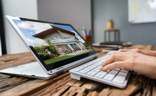 Jak działają ogłoszenia o licytacjach komorniczych na stronie internetowej?