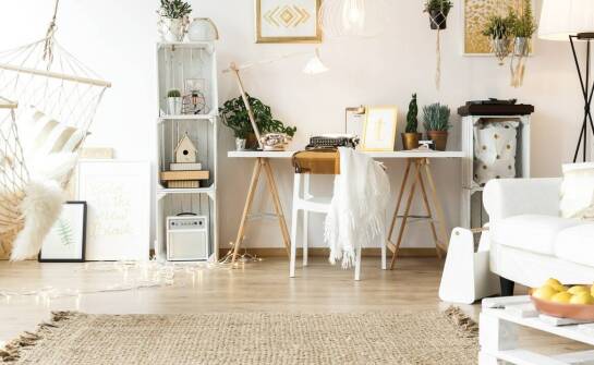 Obrazki święte na ścianie – jak wpływają na tworzenie kącika modlitewnego?