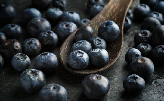 Borówka jako doskonały dodatek do mięs i serów – odkryj jej kulinarne możliwości
