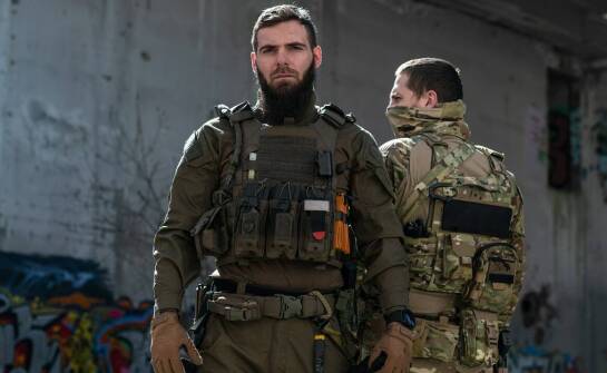 Pasek wojskowy jako funkcjonalny dodatek do odzieży myśliwskiej