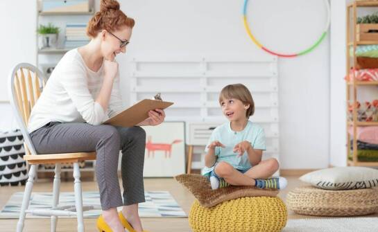 Jakie są główne cele terapii Tomatis dla dzieci z deficytem uwagi?